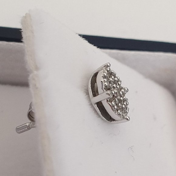 White gold diamond stud earrings (NWT) - Picture 5 of 8